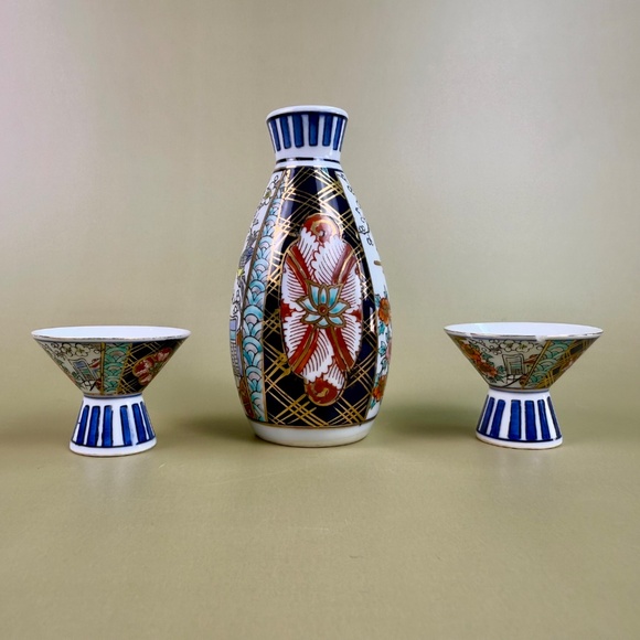 Vintage OMC Imari-Style Japanese Sake Set | Carafe & 2 Cups | Hand-Painted - Picture 4 of 11